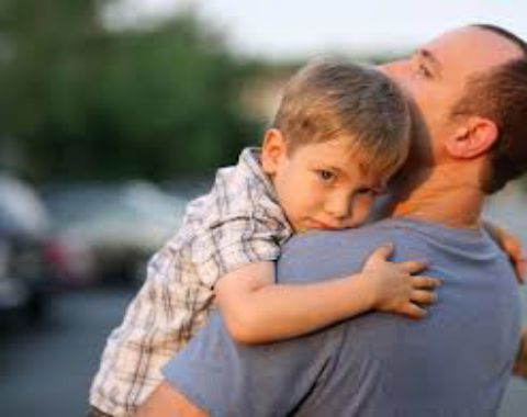 آشنایی بیشتر با علت و درمان وابستگی کودک به والدین