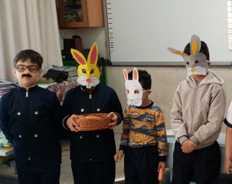 زنگ فارسی و تدریس درس ” مدرسه خرگوش ها ” کلاس خانم صداقت جو
