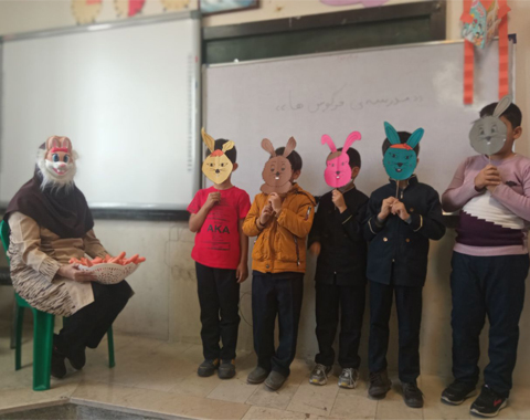 زنگ فارسی و تدریس درس ” مدرسه خرگوش ها ” کلاس خانم طاهری