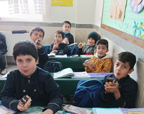 تدریس مبحث کسرها در کلاس خانم احمدی
