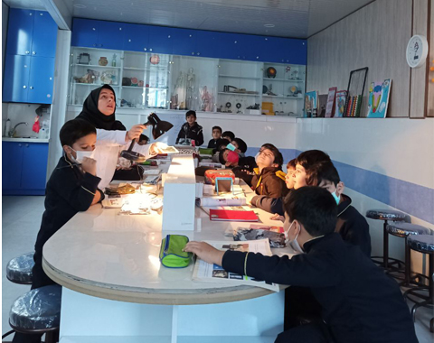 زنگ علوم و تدریس درس ” بازتابش نور در کلاس سوم خانم احمدی