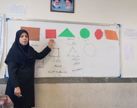 تدریس اشکال هندسی در کلاس خانم تقی زاده